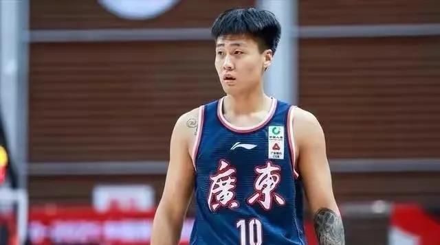 不过根据透露，本周五的续约包括了安切洛蒂可能以其他身份留在俱乐部的可能性，即便皇马不再让他担任主教练。